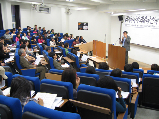 ‘러시아어와 러시아인의 멘탈리티’란 주제로 열린 제467회 목요철학세미나. 이은비 준기자