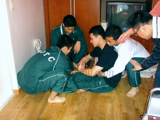 학군단 후보생들의 봉사활동 모습.