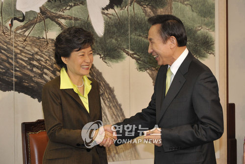 이명박 대통령과 박근혜 한나라당 전 대표(자료사진)