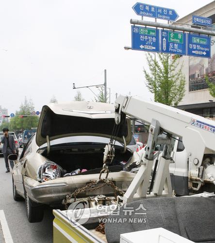 삼성화재가 다음달부터 차보험료를 2.0-3.8% 인하키로 하자 현대해상, 동부화재, LIG손해보험 등도 잇따라 차보험료 인하 방침을 밝혔다. 사진은 자료사진임 연합뉴스