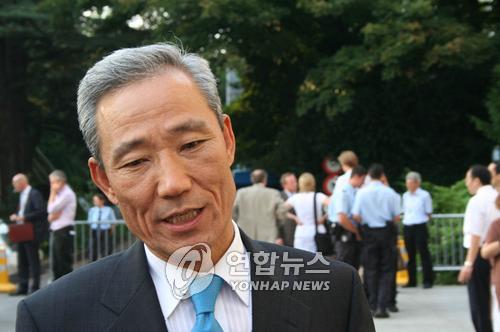 (제네바=연합뉴스) 이 유 특파원 = 김종훈 외교통상부 통상교섭본부장이 29일 오후 제네바 세계무역기구(WTO) 사무국에서 도하개발어젠더(DDA) 무역협상의 결렬에 대해 소감을 밝히고 있다. 연합뉴스