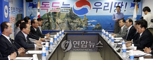 (서울=연합뉴스) 백승렬 기자 = 자유선진당 이회창 총재가 지난 12일 여의도 당사에서 열린 주요당직자회의에서