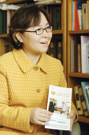 인문대 부설기관이었던 ‘토르플 한국센터’가 대학 부속기관인 ‘러시아센터’로 승격되면서 러시아어 교육의 메카로 확실히 자리매김을 하게 되었다. 사진은 ‘러시아센터’ 승격과 러시아어 교육의 경쟁력 강화를 위해 노력해 온 정막래(러시아어문학·교수) 교수