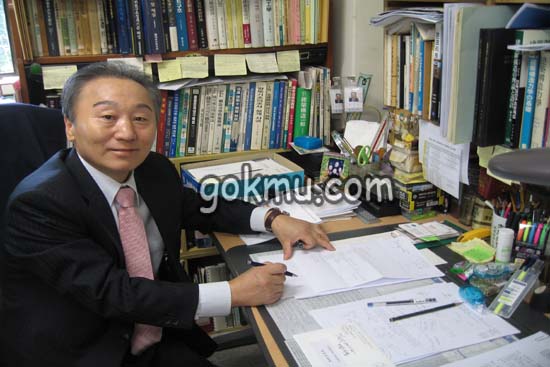 '건축의 날' 행사에서 국토해양부 장관표창장을 받은 김성은 교수 서남원 기자