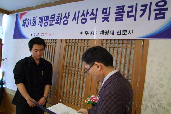 소설부문 당선자 이갑수 씨의 수상모습 임택현 기자
