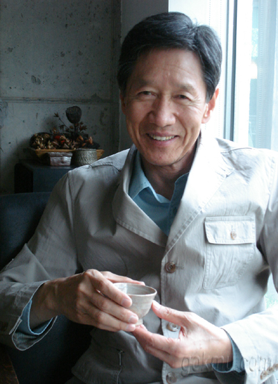 대구시립중앙도서관에 도서 1천9백권을 기증한 박준식 교수 박준식 교수 제공