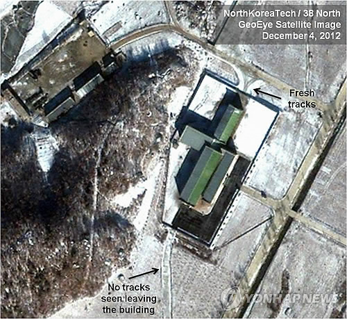 사진은 지난 4일(현지시간) 미국 위성사진 업체 '지오아이(GeoEye)'가 촬영한 북한 평안북도 철산군 동창리소재 장거리 로켓(미사일) 발사장의 눈덮힌 모습