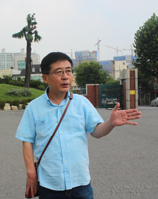 도자기 공예방을 소개하고 있는 김선 교수 임유미 준기자