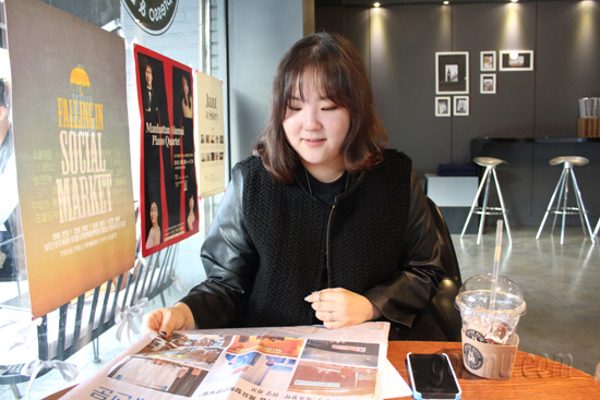 근대골목투어 기념품사업에 참여한 김소진 씨 임유미 준기자