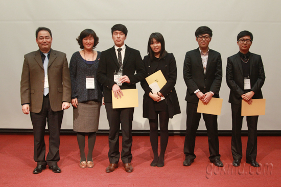 경영사례분석대회에서 수상한 조민석 씨(왼쪽에서부터 세 번째)외 4명 조민석 씨 제공