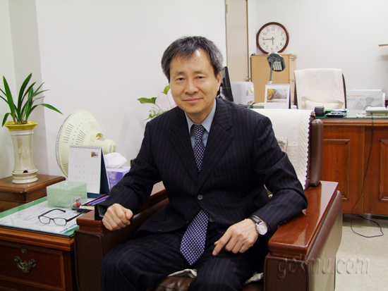 이병로(일본학·교수)동산도서관장 김용욱 기자