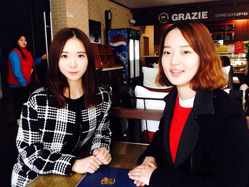 왼쪽부터 김정은(관광경영학·3), 이수현(관광경영학·3) 씨 김정은 씨