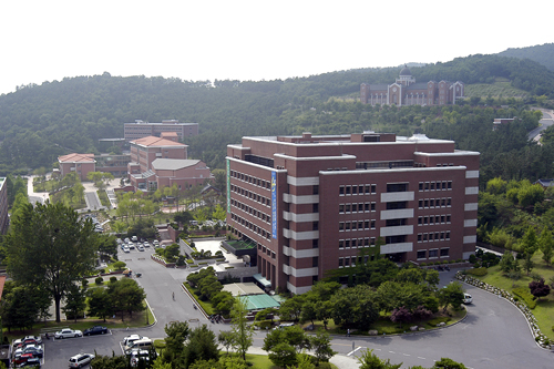 최근 스마트 도서관으로 탈바꿈한 동산도서관 홍보팀