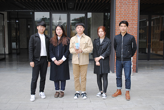 세월호 프로젝트 기획한 ‘ㄱ’팀 (왼쪽부터 강태구, 조희주, 우창성, 임혜민, 도경석 씨) 김주아 기자