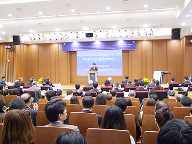 10월 15일에 열린 '2015 실크로드 인문학 국제학술회의'에서 김중순 실크로드중앙아시아연구원장이 환영사를 하고있다. 서승완 준기자