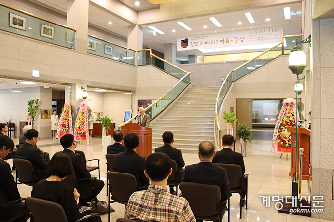 지난 5월 15일 ‘행복을 바라는 마음-길상’ 특별전 개막식에서 신일희 총장이 인사말을 전하고 있다. ⓒ김우빈 기자