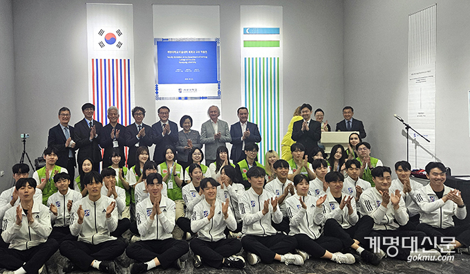 지난 4월 21일, 우리학교 미술대학 회화과 교수 특별전을 기념하는 현장이다. 이날 교수 전시 작품 개막식에는 누리디노프 아크말 국립예술학술원장, 미르조라히프 압보스존(우즈베키스탄 국립예술디자인대학) 총장, 국장현(주 우즈베키스탄 한국대사관) 총영사 등이 참석해 축하인사를 전했다.